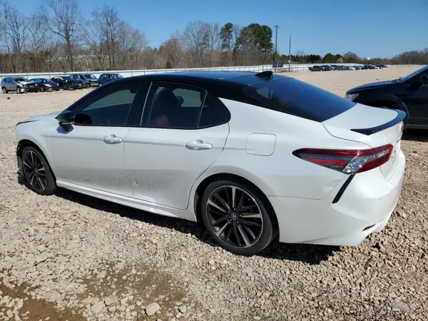 4T1B61HK3JU003421 2018 TOYOTA CAMRY - Image 2