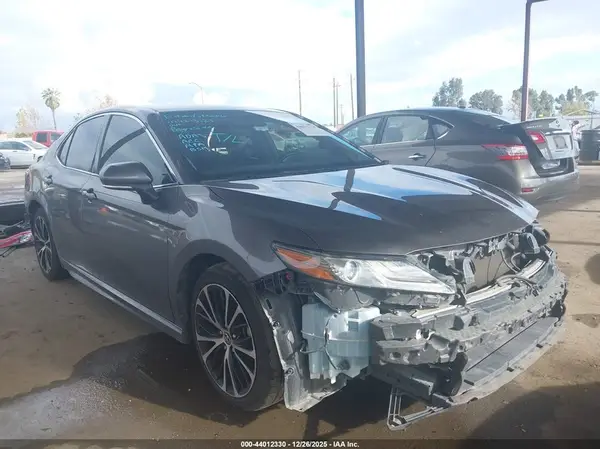 4T1B61HK3JU004875 2018 TOYOTA CAMRY - Image 1