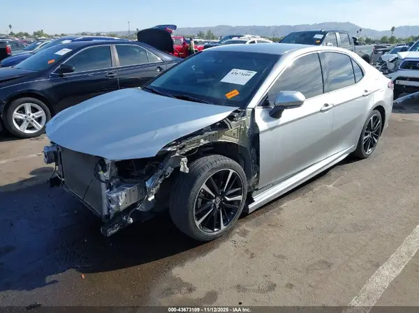 4T1B61HK3JU008540 2018 TOYOTA CAMRY - Image 2