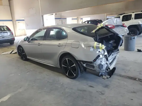 4T1B61HK3JU011969 2018 TOYOTA CAMRY - Image 2