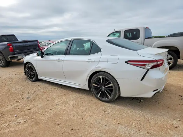4T1B61HK3JU012197 2018 TOYOTA CAMRY - Image 2