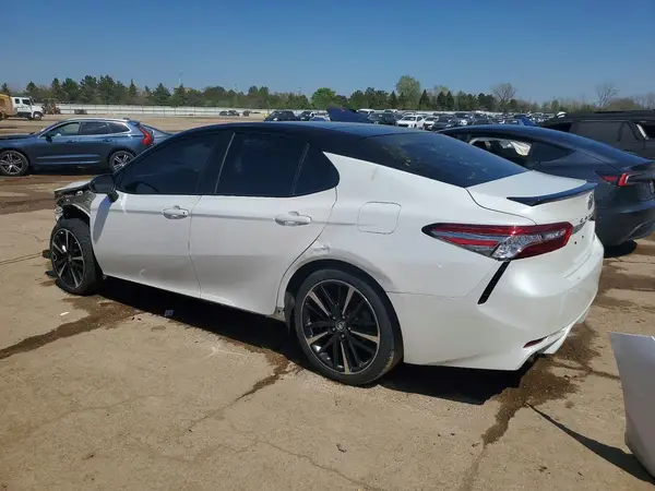 4T1B61HK3JU022762 2018 TOYOTA CAMRY - Image 2