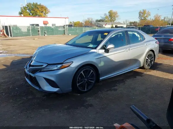 4T1B61HK3JU025922 2018 TOYOTA CAMRY - Image 2