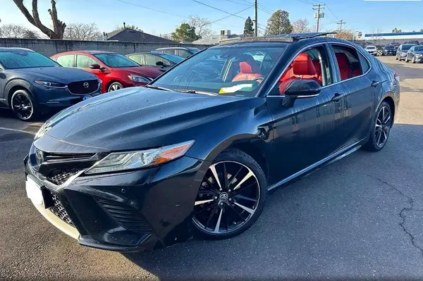 4T1B61HK3JU028397 2018 TOYOTA CAMRY - Image 2