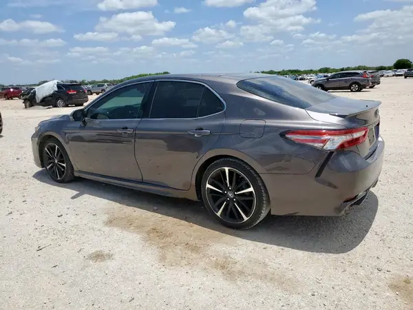 4T1B61HK3JU029128 2018 TOYOTA CAMRY - Image 2