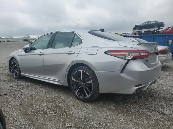 4T1B61HK3JU029758 2018 TOYOTA CAMRY - Image 2