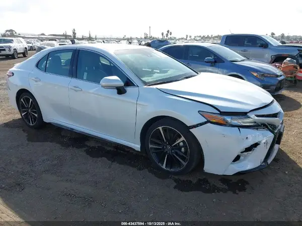 4T1B61HK3JU033180 2018 TOYOTA CAMRY - Image 1