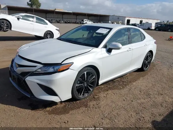 4T1B61HK3JU033180 2018 TOYOTA CAMRY - Image 2