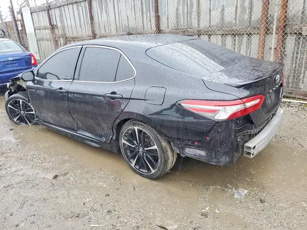 4T1B61HK3JU038007 2018 TOYOTA CAMRY - Image 2