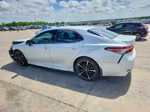 4T1B61HK3JU038105 2018 TOYOTA CAMRY - Image 2