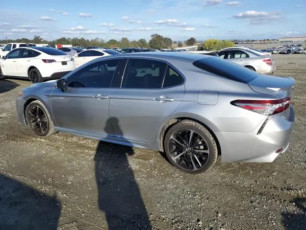 4T1B61HK3JU050710 2018 TOYOTA CAMRY - Image 2
