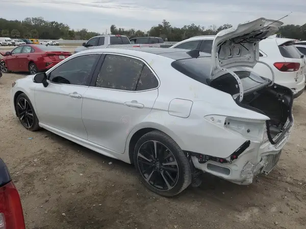 4T1B61HK3JU051601 2018 TOYOTA CAMRY - Image 2