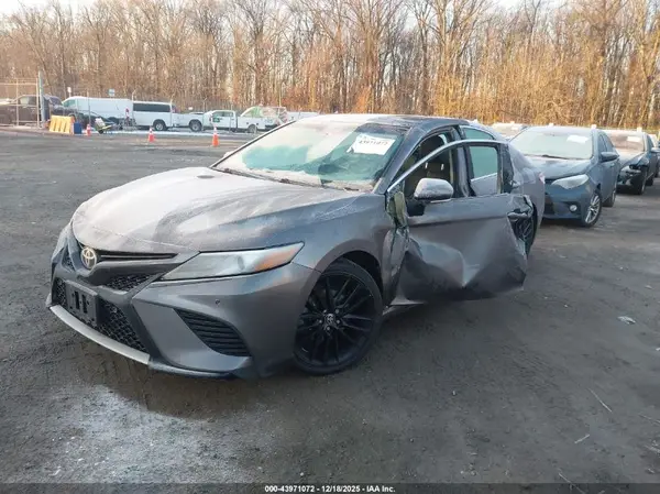 4T1B61HK3JU058581 2018 TOYOTA CAMRY - Image 2