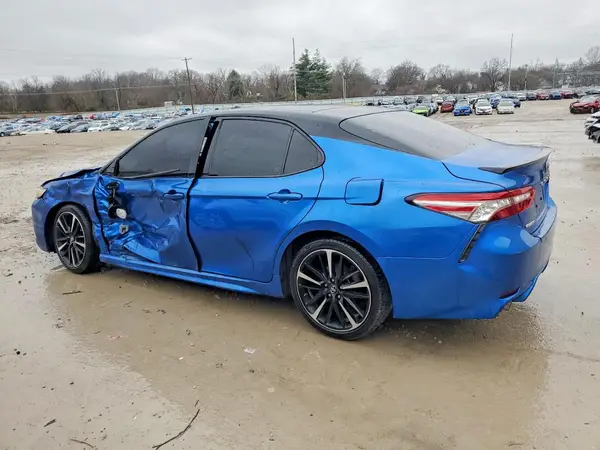 4T1B61HK3JU062050 2018 TOYOTA CAMRY - Image 2