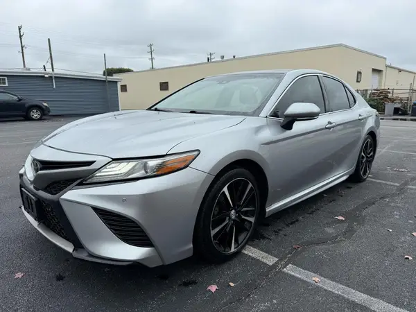 4T1B61HK3JU069130 2018 TOYOTA CAMRY - Image 2