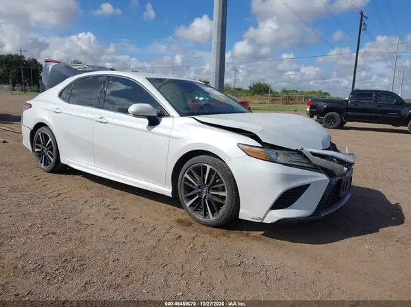 4T1B61HK3JU073758 2018 TOYOTA CAMRY - Image 1