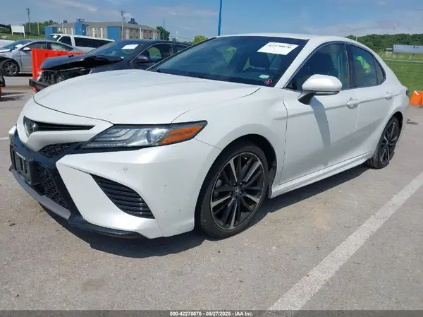 4T1B61HK3JU075915 2018 TOYOTA CAMRY - Image 2