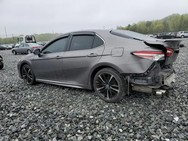 4T1B61HK3JU076062 2018 TOYOTA CAMRY - Image 2