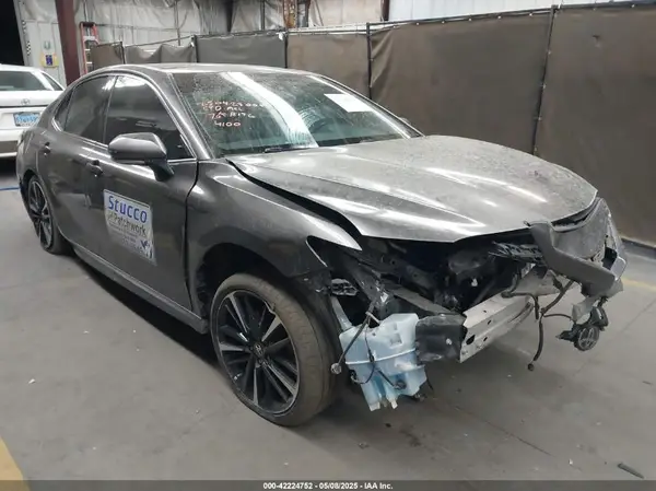 4T1B61HK3JU084100 2018 TOYOTA CAMRY - Image 1
