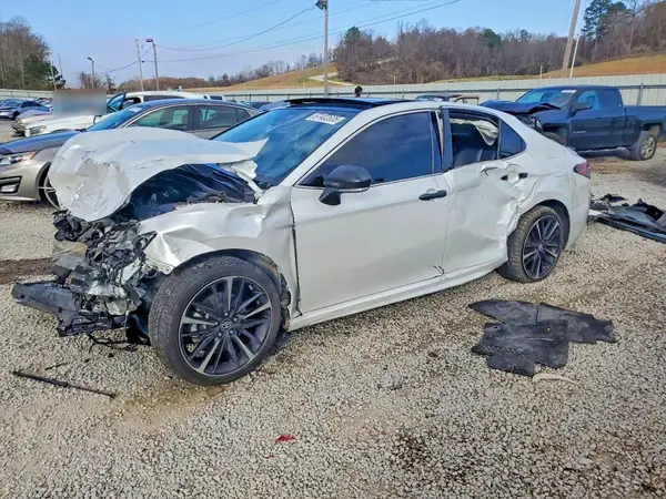 4T1B61HK3JU096196 2018 TOYOTA CAMRY - Image 1