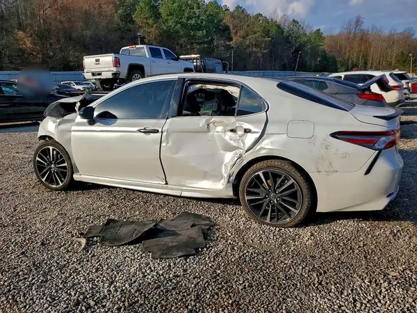 4T1B61HK3JU096196 2018 TOYOTA CAMRY - Image 2