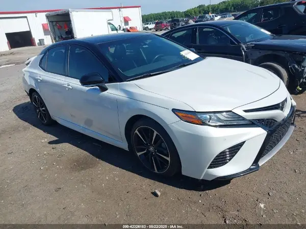 4T1B61HK3JU099227 2018 TOYOTA CAMRY - Image 1