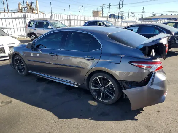 4T1B61HK3JU101350 2018 TOYOTA CAMRY - Image 2