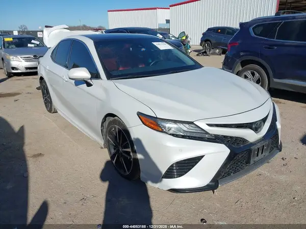 4T1B61HK3JU105415 2018 TOYOTA CAMRY - Image 1