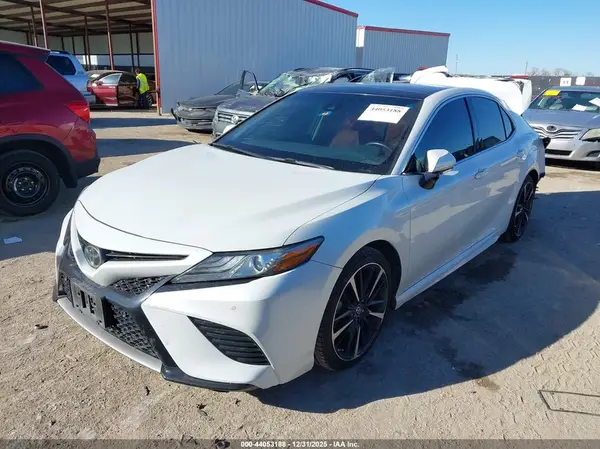 4T1B61HK3JU105415 2018 TOYOTA CAMRY - Image 2
