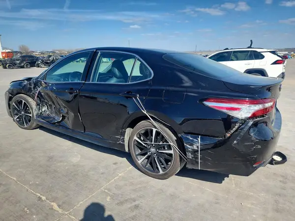 4T1B61HK3JU108217 2018 TOYOTA CAMRY - Image 2