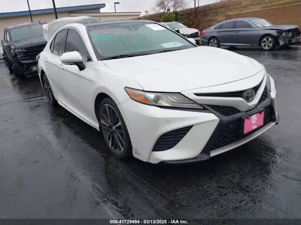 4T1B61HK3JU110761 2018 TOYOTA CAMRY - Image 1