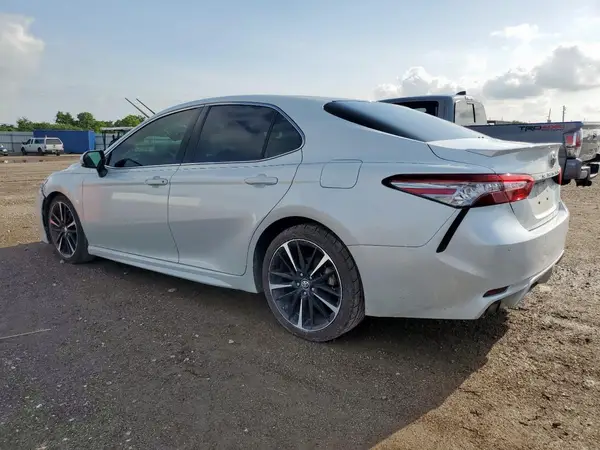 4T1B61HK3JU112414 2018 TOYOTA CAMRY - Image 2