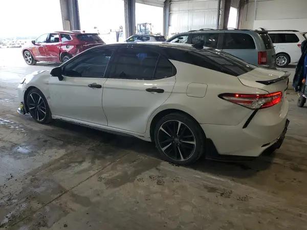 4T1B61HK3JU114339 2018 TOYOTA CAMRY - Image 2