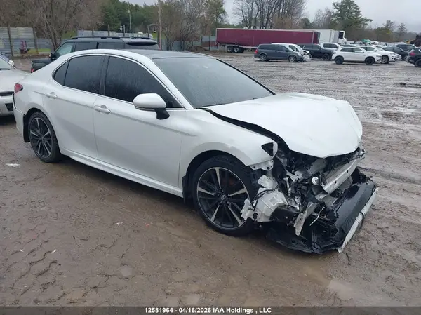 4T1B61HK3JU117984 2018 TOYOTA CAMRY - Image 1