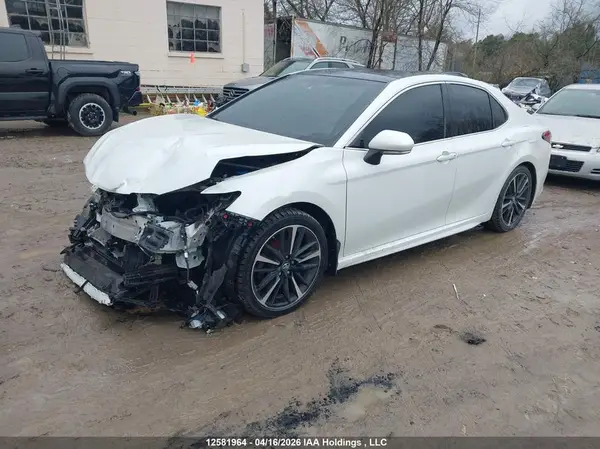 4T1B61HK3JU117984 2018 TOYOTA CAMRY - Image 2