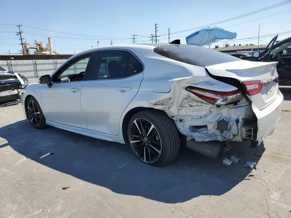 4T1B61HK3JU118357 2018 TOYOTA CAMRY - Image 2