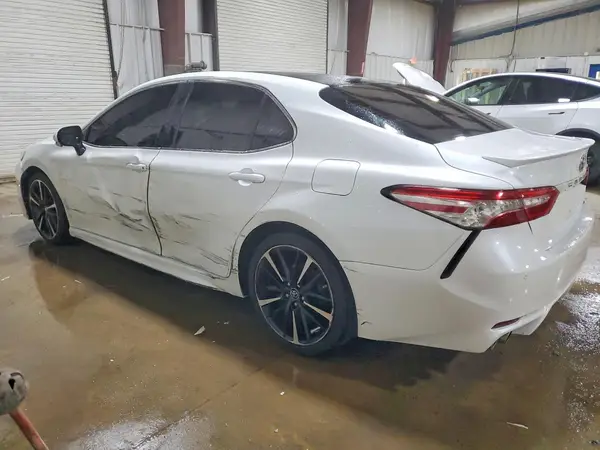 4T1B61HK3JU119055 2018 TOYOTA CAMRY - Image 2