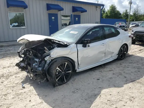 4T1B61HK3JU124191 2018 TOYOTA CAMRY - Image 1