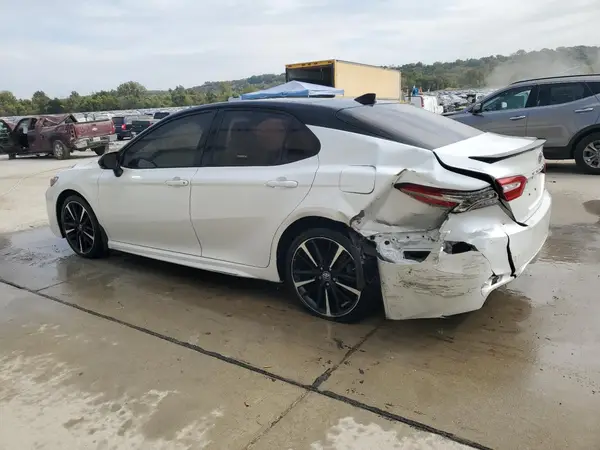 4T1B61HK3JU124370 2018 TOYOTA CAMRY - Image 2