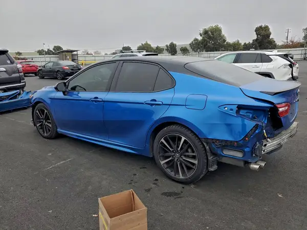 4T1B61HK3JU124773 2018 TOYOTA CAMRY - Image 2