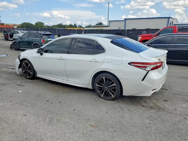 4T1B61HK3JU127513 2018 TOYOTA CAMRY - Image 2