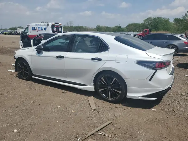 4T1B61HK3JU130010 2018 TOYOTA CAMRY - Image 2