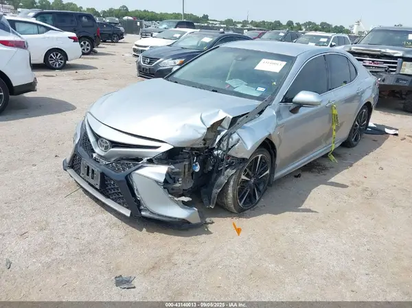 4T1B61HK3JU130525 2018 TOYOTA CAMRY - Image 2