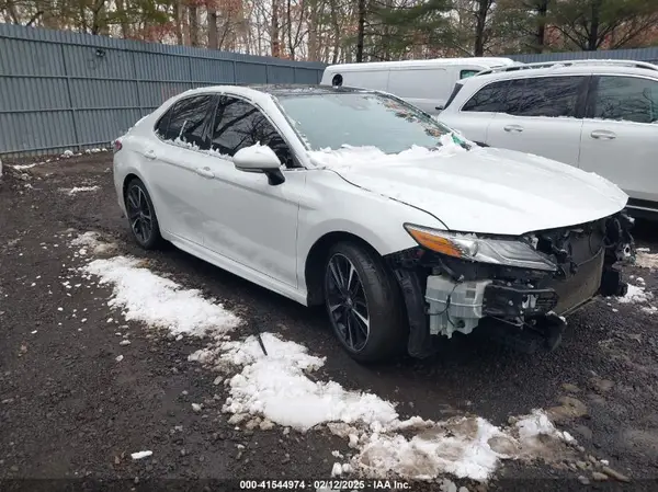 4T1B61HK3JU130928 2018 TOYOTA CAMRY - Image 1