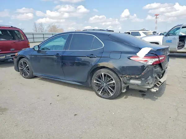 4T1B61HK3JU131559 2018 TOYOTA CAMRY - Image 2