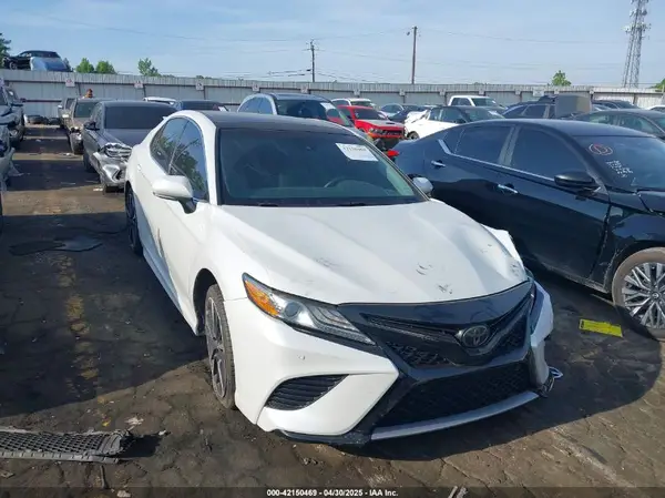 4T1B61HK3JU131562 2018 TOYOTA CAMRY - Image 1