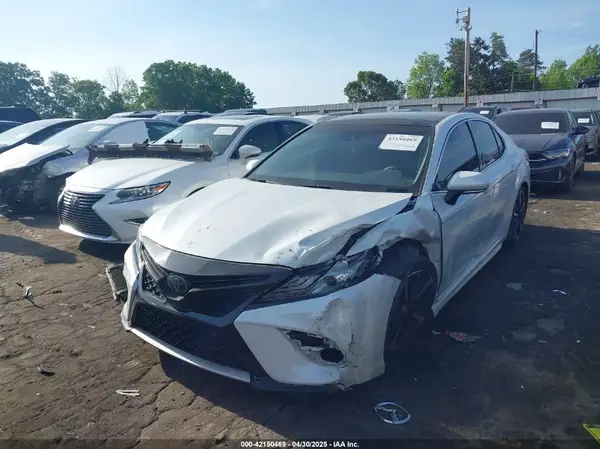4T1B61HK3JU131562 2018 TOYOTA CAMRY - Image 2