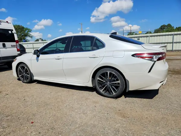 4T1B61HK3JU134266 2018 TOYOTA CAMRY - Image 2