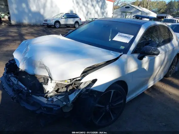 4T1B61HK3JU137474 2018 TOYOTA CAMRY - Image 2
