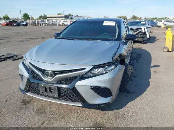 4T1B61HK3JU142741 2018 TOYOTA CAMRY - Image 2